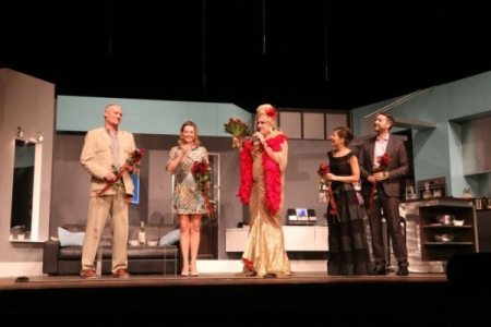 Wygraj bilet na spektakl "Kochanie na kredyt" w Teatrze Rozrywki Lutnia, Łódź, do godz. 12:00