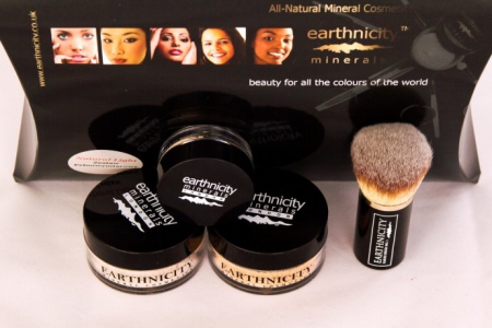 Do wygrania Zestaw pełnowymiarowy Kosmetyków Mineralnych Earthnicity NATURAL LIGHT