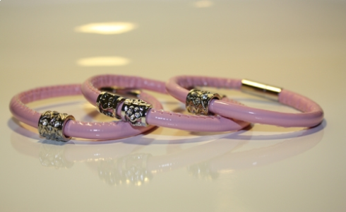 Wygraj modną, różową bransoletkę KISKIS*