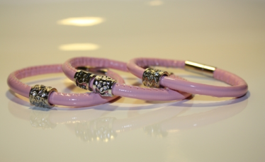 Wygraj modną, różową bransoletkę KISKIS*