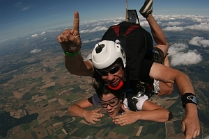 Wygraj skok spadochronowy w tandemie od SkyTeam Białystok