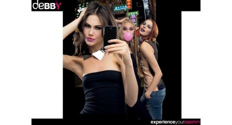 Wyraź swoją tożsamość makijażem Debby