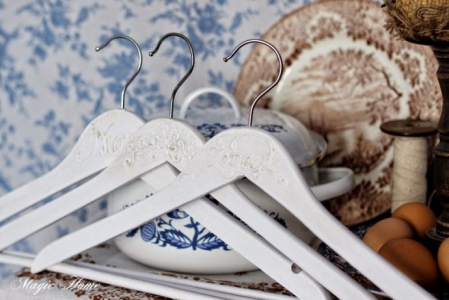 Wygraj trzy ręcznie pomalowane wieszaki