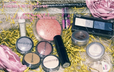 Wiosenne rozdanie z 13 kosmetykami takich marek jak: Benedit, Max Factor, Mary Kay