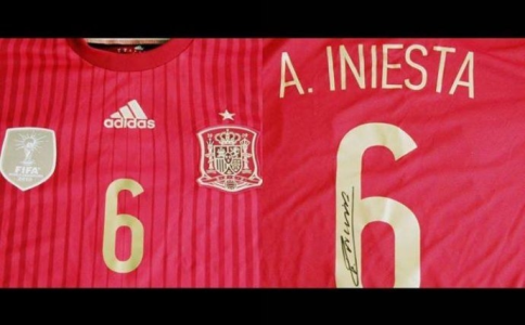 Wygraj koszulkę reprezentacji Hiszpanii z autografem Andresa Iniesty