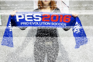 Wygraj szalik Pro Evolution Soccer 2016!