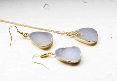 Wygraj naszyjnik Fairy Druzy z Lili in the Garden!