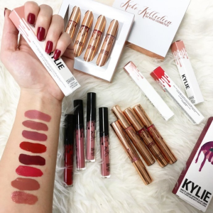 Konkurs "Pomadki od Kylie Cosmetics do wygrania! Lipkity od Kylie Jenner mogą być twoje - odpowiedz na pytanie i wybierz kolor"