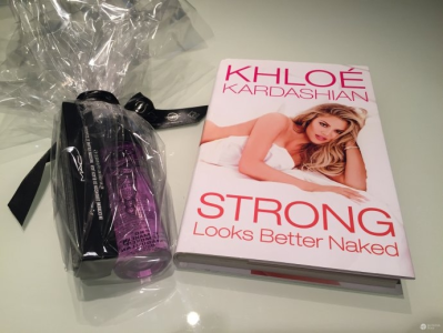 Wygraj zestaw kosmetyków MAC i książkę Khloe Kardashian z autografem!