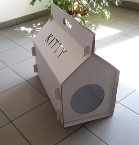 Wygraj domek kartonowy z imieniem kota