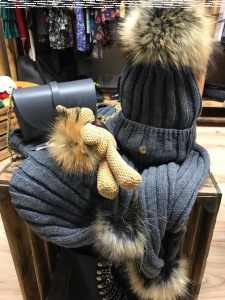 Wygraj czapkę, szalik, torebkę i zawieszkę