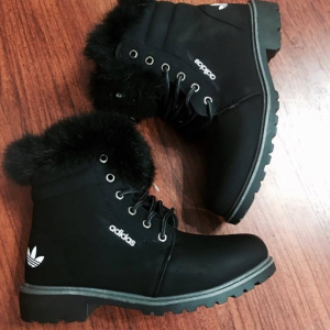 Wygraj Timerbki Adidas z futerkiem