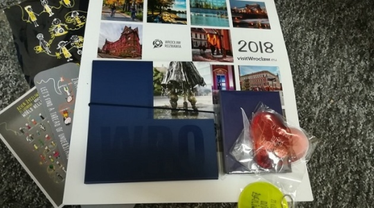 Wrocław: Wygraj zestawy gadżetów, do godz. 12:00