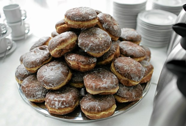 Warszawa: Konkurs "Jedz pączki i zarabiaj pieniądze"