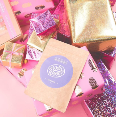 Wygraj peeling kawowy Świąteczny Cynamon od marki BodyBoom!