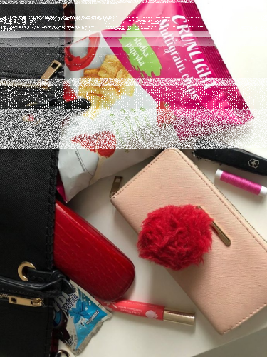 KOnkurs "Crunlight - pokaż wnętrze torebki"