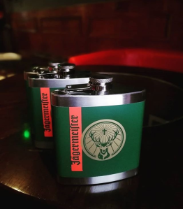 Wygraj piersiówkę! 18+