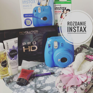 Wygraj aparat Instax z akcesoriami oraz kosmetykami
