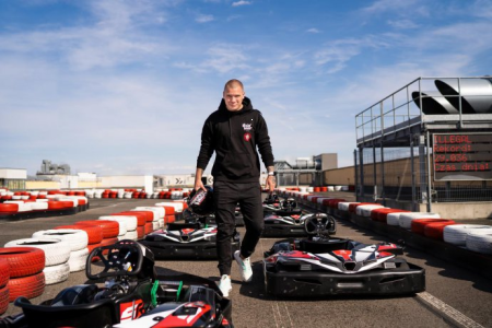 Konkurs "Youtuber rozda 10 000 zł za wykręcenie najlepszego czasu"