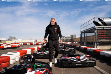 Konkurs "Youtuber rozda 10 000 zł za wykręcenie najlepszego czasu"