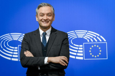 Konkurs "Wyjedź na atrakcyjną wycieczkę z Robertem Biedroniem"